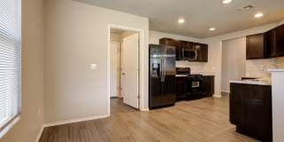 Beautiful 3-Bedroom Home with Easy Access to I-35 & I-240 Gallery 15