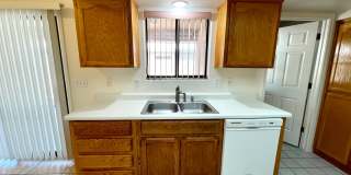 Cute 3 Bedroom Home in Center of Kingman! Gallery 13