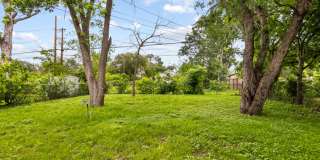 Charming 2 Bedroom Home with Office & Oversized Backyard in Schertz Gallery 23