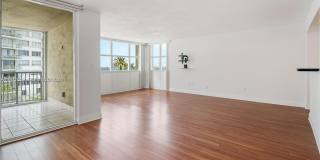 1420 Brickell Bay Dr Gallery 1