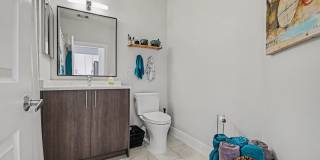 950 W Monroe Street Gallery 12