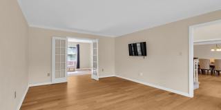 7707 LAKE GLEN Drive Gallery 16