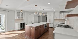 Beautiful Arlington Home South of Lane Gallery 14