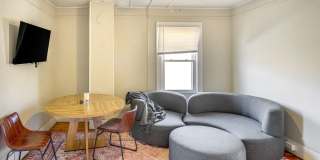 Renovated 2 Bedroom + Den w/ Private Garden Access Renovated 2 Bedroom + Den w/ Private Garden Access Gallery 6