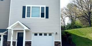 End Unit Townhouse for Rent in Crescent Ridge Gallery 1