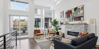 2527 GRADUATE Square Gallery 1