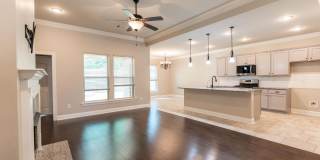 Beautiful 3 bed/2 bath home in Willow Heights Gallery 1