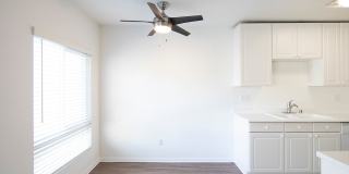 Large Upstairs Unit w/ a Fireplace Gallery 3