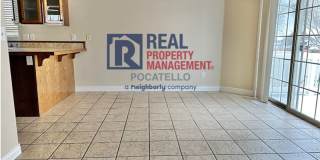 Beautiful 4 bedroom 3 bath house - attached garage Gallery 10