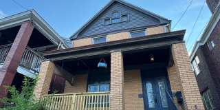 Pittsburgh, Mt. Washingtom Neighborhood- 3 Bedroom 1 Bath House, Yard Gallery 1