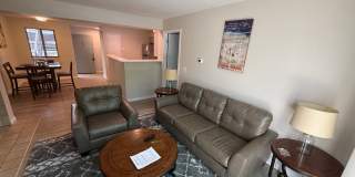 Short-mid term housing, furnished condo 2 bed/2 bath walking distance to Pearl St., CU and close to Hiking and Biking Gallery 12
