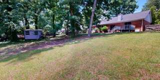 Charming 3 bedroom / 2 bathroom home with large fenced backyard near shopping & Fort Bragg! Gallery 24