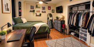 Charming 6 Bedroom-No Broker Fee Gallery 1