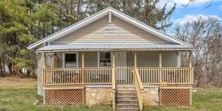 Charming Cottage in Hendersonville NC Gallery 1