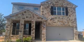 Spacious Lovely Home w/Backyard Gallery 1