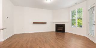 3be / 2.5ba Townhouse with Screened Porch and Community Pool in North Durham Gallery 8