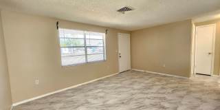 GORGEOUS 2 Bedroom, 1.5 Bath House with a 1 CAR GARAGE *Move-in Special* Gallery 3