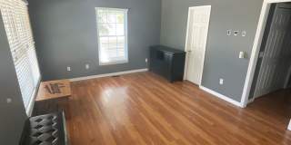****AVAILABLE AUGUST 2027**** Large 3 bed, 3 bath House with fenced yard ****AVAILABLE AUGUST 2027**** Large 3 bed, 3 bath House with fenced yard Gallery 4