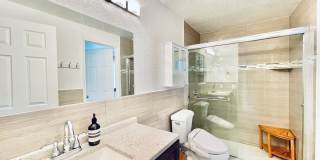 Beautifully Renovated 5 Bedroom House with Large Yard! Gallery 9