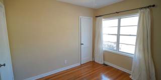 3 Bed / 1 Bath Home w/Sunroom in Midtown Neighborhood! Gallery 14