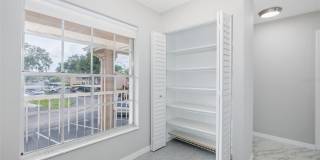 Beautifully Updated Condo Gallery 16