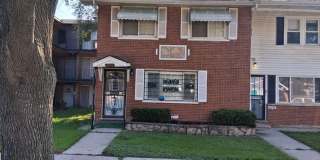 Charming 3BR Townhome in Chicago Gallery 1
