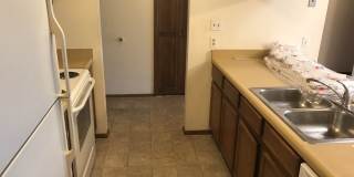 Bright and spacious two Bedroom one Bath, big deck, great location! (34th) Gallery 6