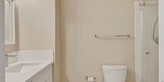 Upgraded 2 bedroom 2 bath upstairs condo Gallery 40