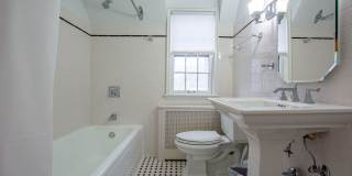 Gorgeous 5 Bedroom / 4.5 Bath Home located right off Happy Hollow Blvd! Gallery 28