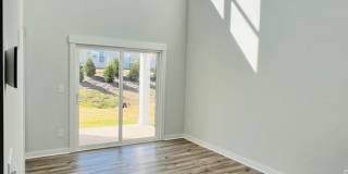 Room in 4 Bedroom Home at Munsing Dr Gallery 16