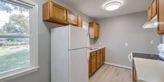 2 Bedroom With Oversized Garage & Prime Location Near 90th & Blondo!! Gallery 10