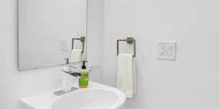 Spacious & Fully Renovated Townhome in East Hollywood – Prime Location! Gallery 7