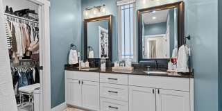 This luxurious townhouse on Cherry St. Gallery 29