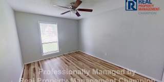 Adorable 2 BD/1 BA Duplex with Covered Back Patio Gallery 8