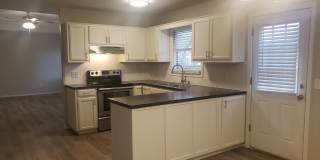 Kickapoo High District w/ Walk-In-Closet Gallery 1