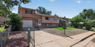 Spacious 4BR House in Colorado Springs Gallery 3