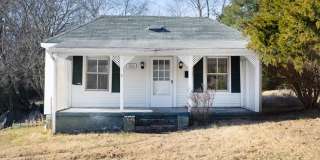 Friendly 2 Bedroom, 1 Bath bungalow in Hillsborough! Gallery 1