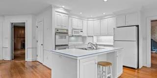 Classic 4BR Cape in Old Irving Park! Gallery 10