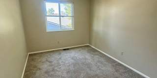 4 Bedroom Home in Villa Loma-Available NOW Gallery 32