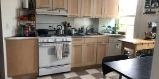 Stunning 2BR Queen Anne Victorian in East Rock | Bay Windows | In-Unit W/D | Parking Included Gallery 1