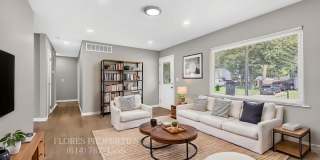 Modern Finishes & Hardwood Floors – 4BR Columbus Gem Gallery 43