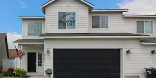4 Bedrooms, 2.5 Bath Townhome in Pasco Gallery 1