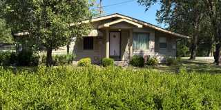 3 bedroom 1.5 bath with 2-car garage Gallery 1