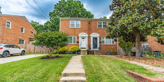 Modern No-HOA Duplex Near Old Town Alexandria with Finished Lower Level & Private Backyard Gallery 1