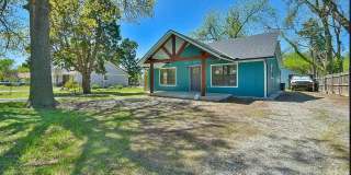 Charming Home in the heart of Bethany Gallery 1