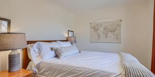 Corner Unit 2 BDR / 2.5 BA Townhome Gallery 22
