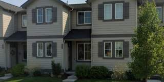 Cozy 3 Bed, 2.5 Bath Townhome in Prime Location! Gallery 1