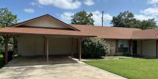 2/1 Duplex on "The Hill" above Landa Park! / No Carpet / Fenced in Backyard/ NBISD Gallery 1