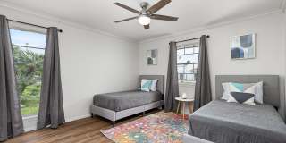 Centrally located apartment with pool! Gallery 10