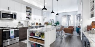 AMLI Lakeline Gallery 28